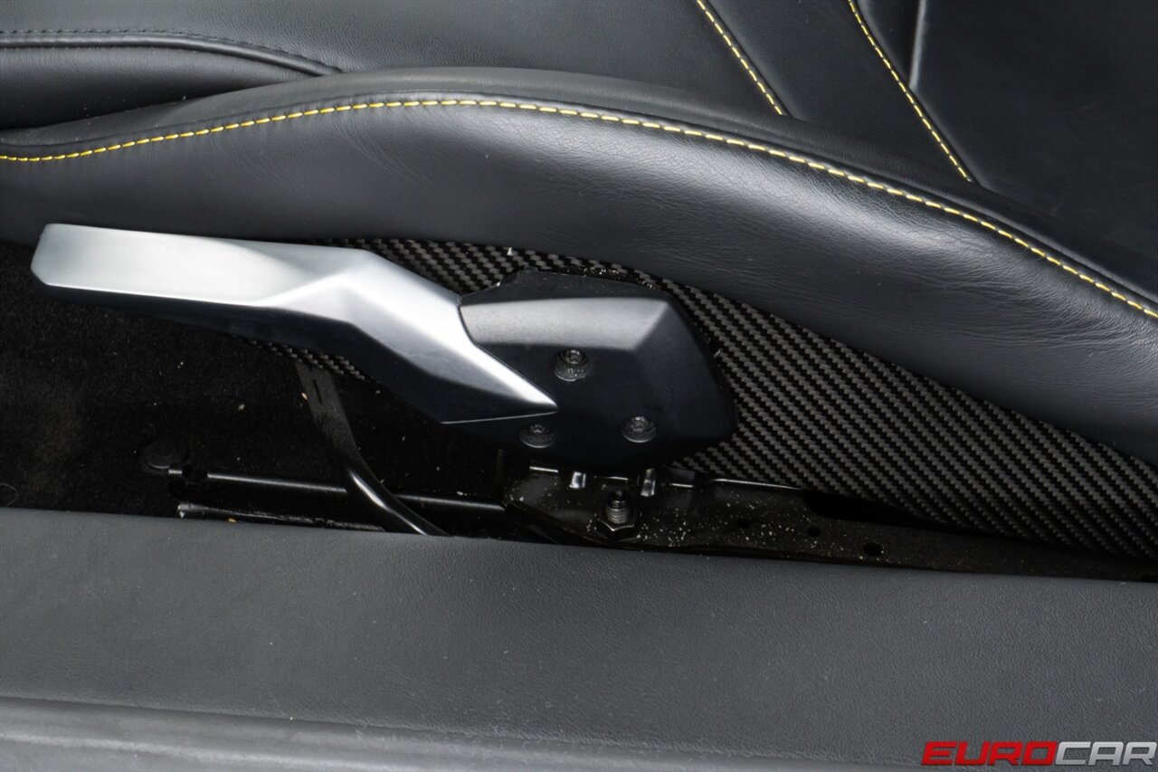 2022 Lamborghini Huracan EVO  *FORGED CARBON WING * INSANE WRAP* - Photo 45 - Costa Mesa, CA 92626