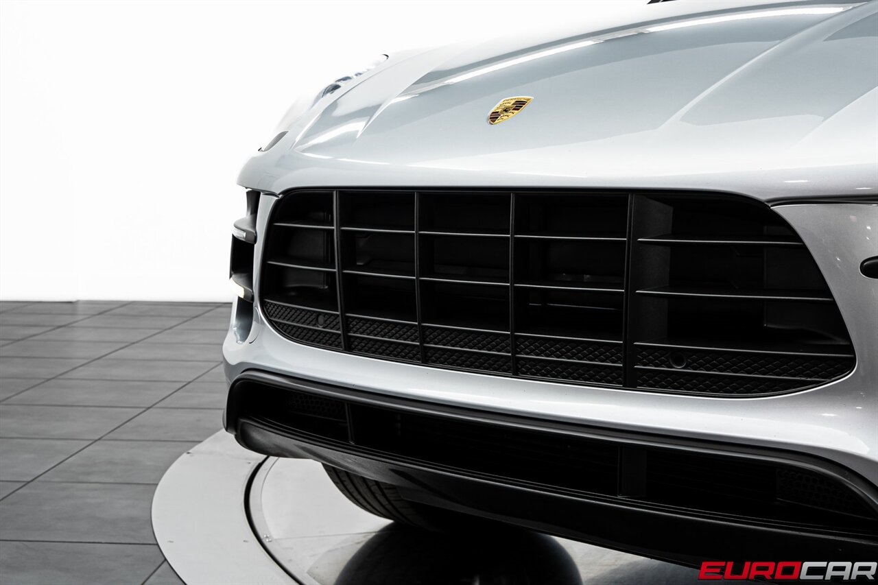 2015 Porsche Macan Turbo *PREMIUM PACKAGE PLUS * PANORAMIC ROOF*   - Photo 11 - Costa Mesa, CA 92626