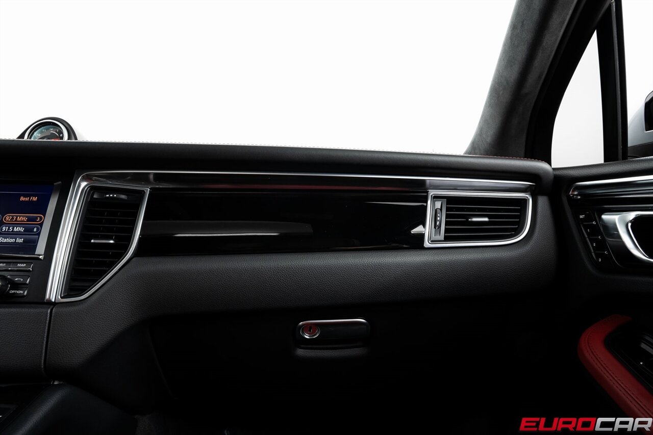 2015 Porsche Macan Turbo *PREMIUM PACKAGE PLUS * PANORAMIC ROOF*   - Photo 33 - Costa Mesa, CA 92626