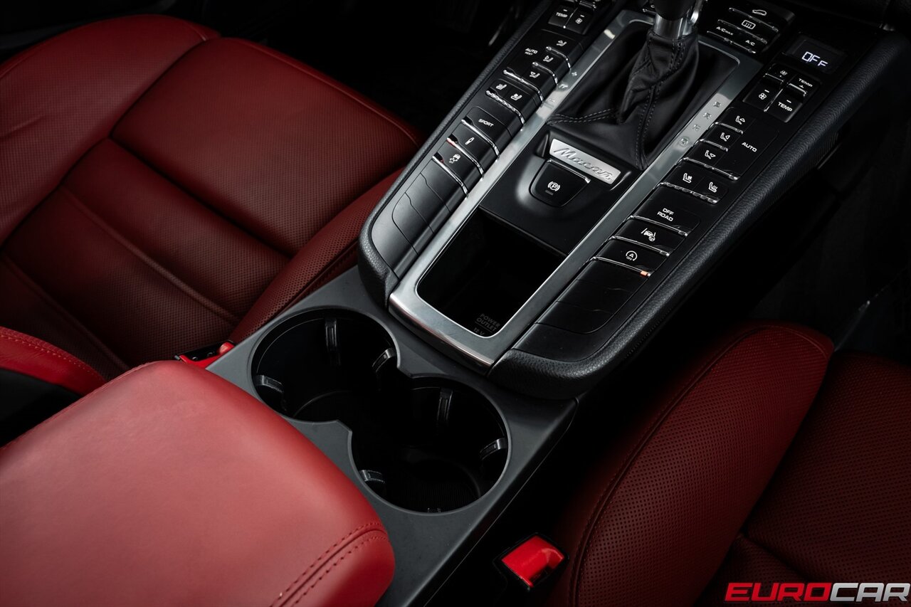 2015 Porsche Macan Turbo *PREMIUM PACKAGE PLUS * PANORAMIC ROOF*   - Photo 32 - Costa Mesa, CA 92626