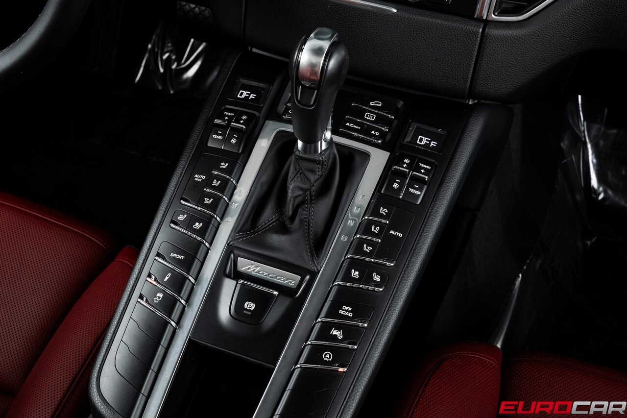 2015 Porsche Macan Turbo *PREMIUM PACKAGE PLUS * PANORAMIC ROOF*   - Photo 31 - Costa Mesa, CA 92626