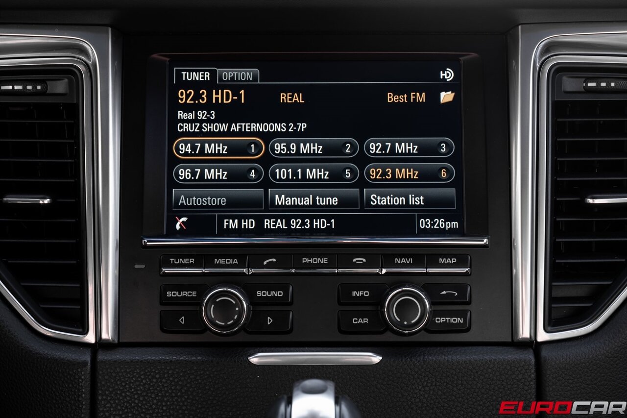 2015 Porsche Macan Turbo *PREMIUM PACKAGE PLUS * PANORAMIC ROOF*   - Photo 30 - Costa Mesa, CA 92626