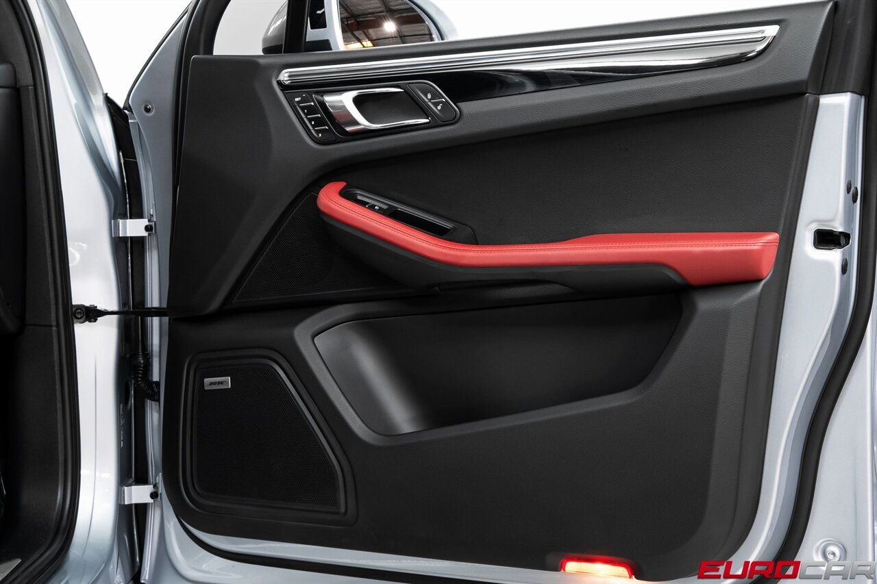 2015 Porsche Macan Turbo *PREMIUM PACKAGE PLUS * PANORAMIC ROOF*   - Photo 22 - Costa Mesa, CA 92626