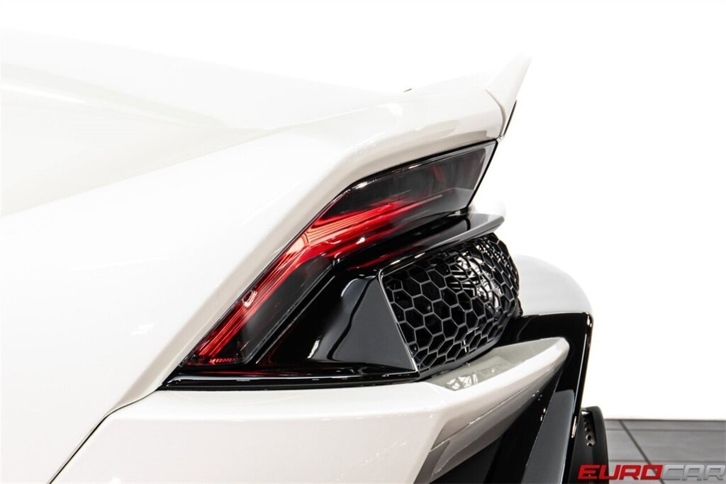 2022 Lamborghini Huracan EVO AWD  *ONLY 1900 MILES * RARE AWD EVO* - Photo 18 - Costa Mesa, CA 92626