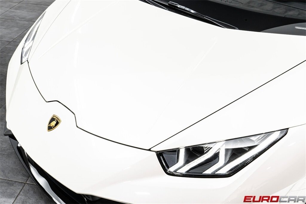 2022 Lamborghini Huracan EVO AWD  *ONLY 1900 MILES * RARE AWD EVO* - Photo 9 - Costa Mesa, CA 92626