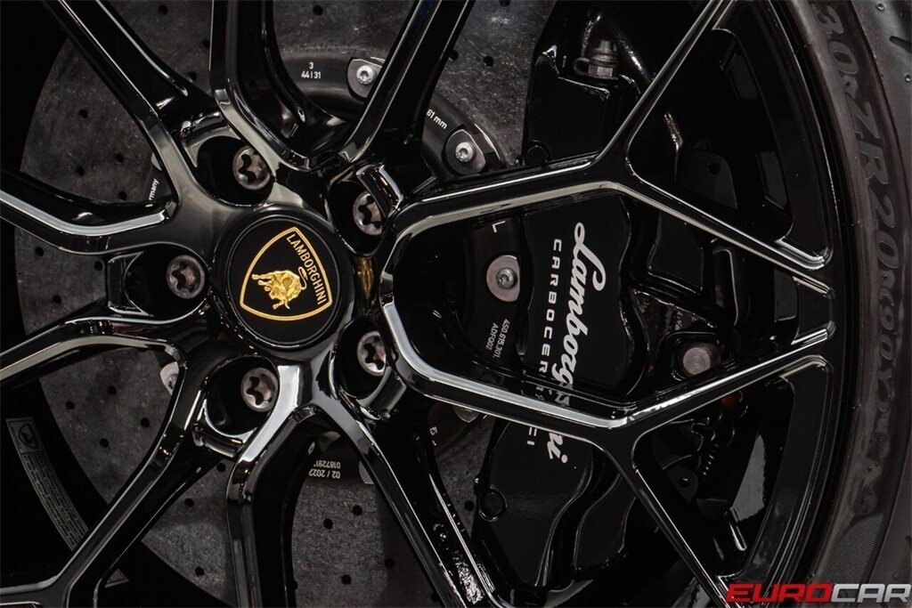2022 Lamborghini Huracan EVO AWD  *ONLY 1900 MILES * RARE AWD EVO* - Photo 23 - Costa Mesa, CA 92626