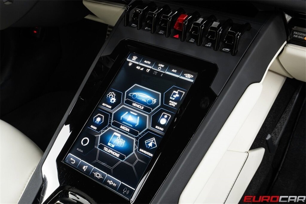 2022 Lamborghini Huracan EVO AWD  *ONLY 1900 MILES * RARE AWD EVO* - Photo 31 - Costa Mesa, CA 92626