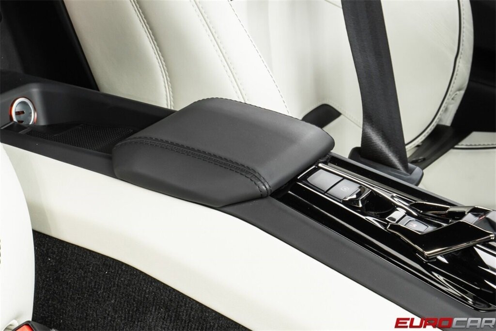 2022 Lamborghini Huracan EVO AWD  *ONLY 1900 MILES * RARE AWD EVO* - Photo 33 - Costa Mesa, CA 92626