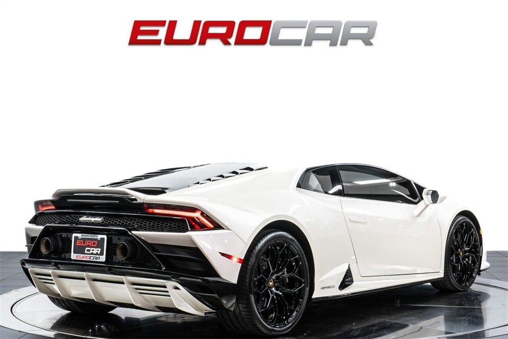 2022 Lamborghini Huracan EVO AWD  *ONLY 1900 MILES * RARE AWD EVO* - Photo 5 - Costa Mesa, CA 92626
