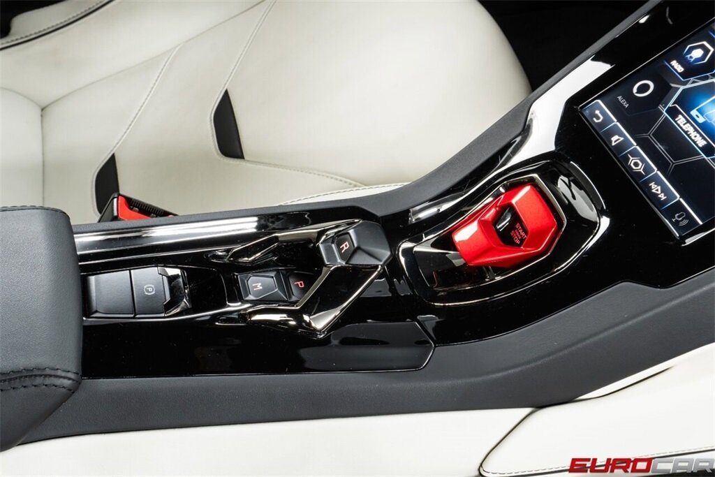 2022 Lamborghini Huracan EVO AWD  *ONLY 1900 MILES * RARE AWD EVO* - Photo 32 - Costa Mesa, CA 92626