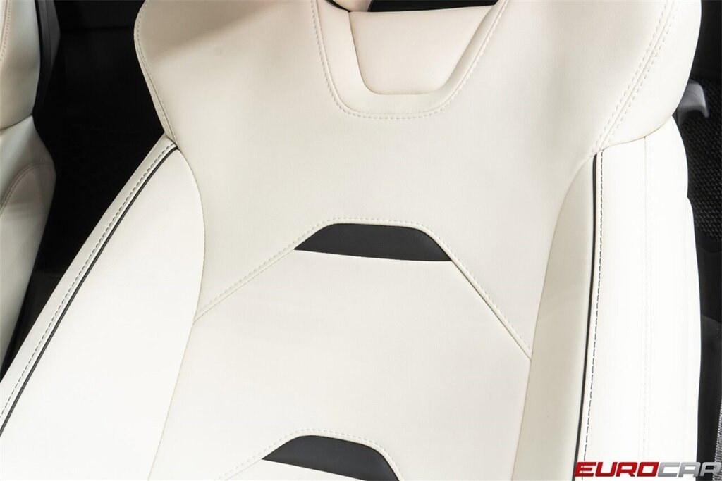 2022 Lamborghini Huracan EVO AWD  *ONLY 1900 MILES * RARE AWD EVO* - Photo 40 - Costa Mesa, CA 92626