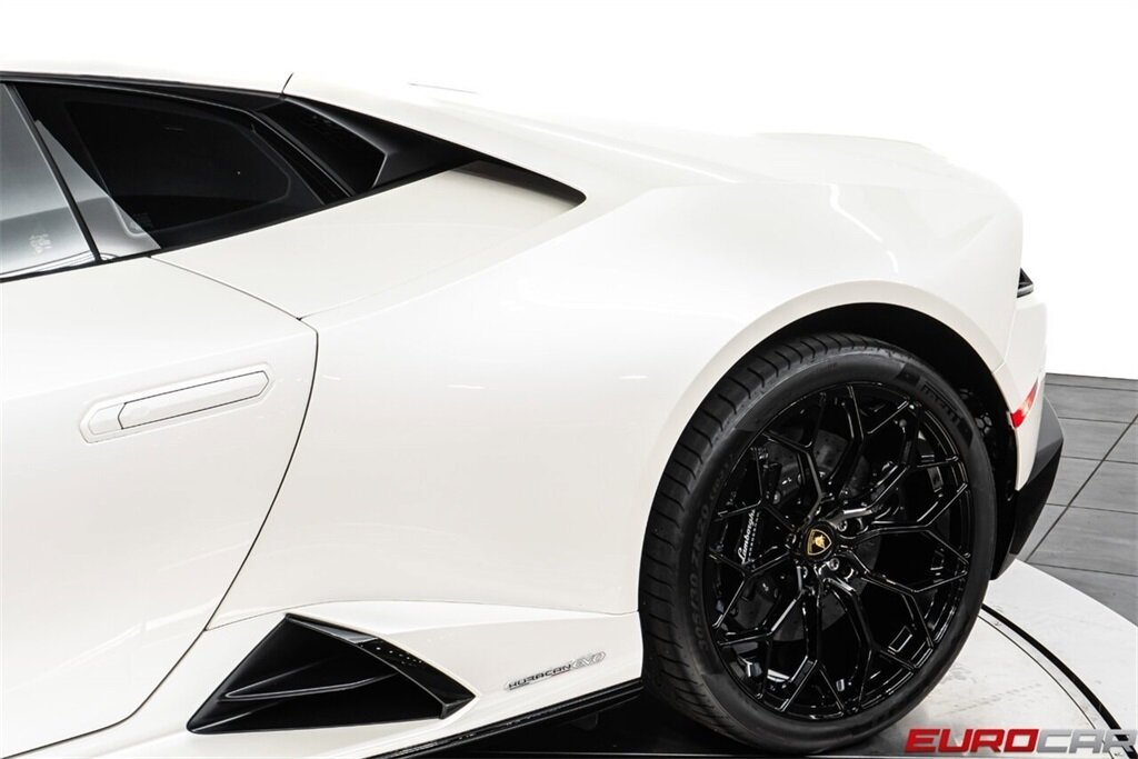 2022 Lamborghini Huracan EVO AWD  *ONLY 1900 MILES * RARE AWD EVO* - Photo 15 - Costa Mesa, CA 92626