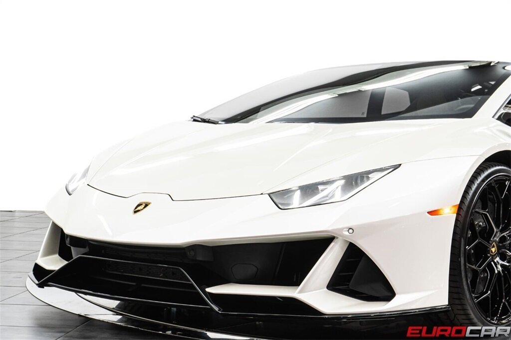 2022 Lamborghini Huracan EVO AWD  *ONLY 1900 MILES * RARE AWD EVO* - Photo 13 - Costa Mesa, CA 92626