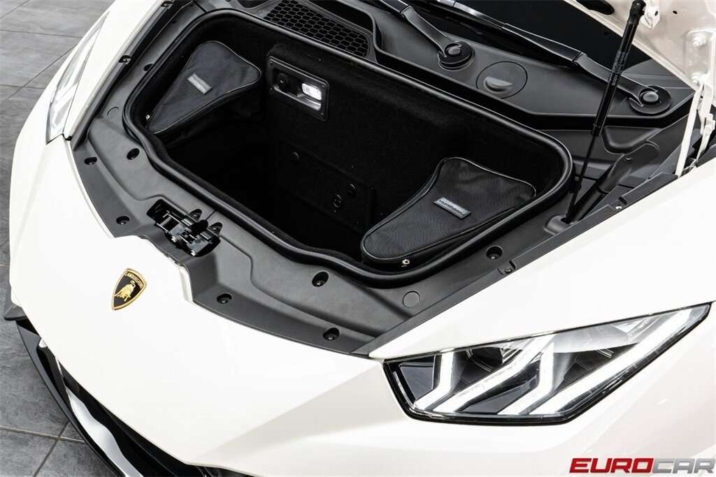 2022 Lamborghini Huracan EVO AWD  *ONLY 1900 MILES * RARE AWD EVO* - Photo 10 - Costa Mesa, CA 92626