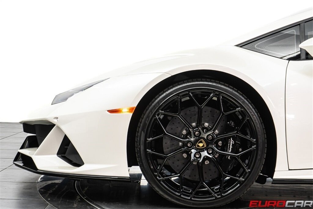 2022 Lamborghini Huracan EVO AWD  *ONLY 1900 MILES * RARE AWD EVO* - Photo 14 - Costa Mesa, CA 92626