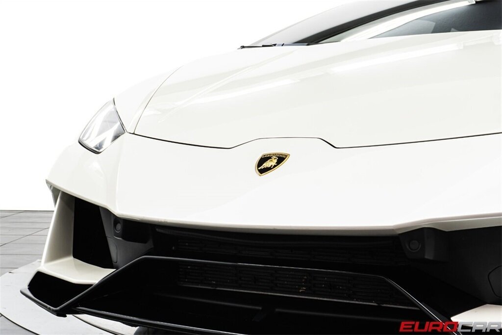 2022 Lamborghini Huracan EVO AWD  *ONLY 1900 MILES * RARE AWD EVO* - Photo 12 - Costa Mesa, CA 92626