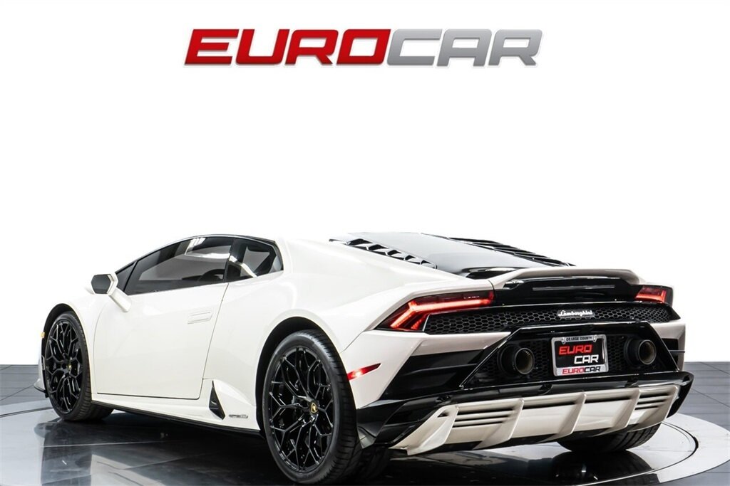 2022 Lamborghini Huracan EVO AWD  *ONLY 1900 MILES * RARE AWD EVO* - Photo 3 - Costa Mesa, CA 92626