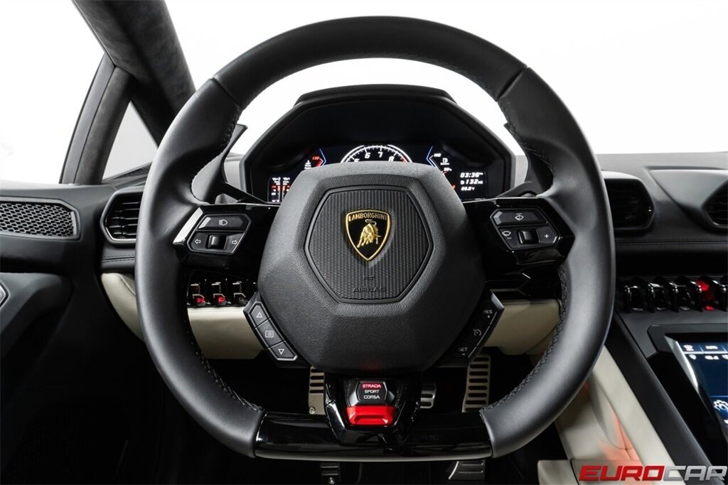 2022 Lamborghini Huracan EVO AWD  *ONLY 1900 MILES * RARE AWD EVO* - Photo 29 - Costa Mesa, CA 92626