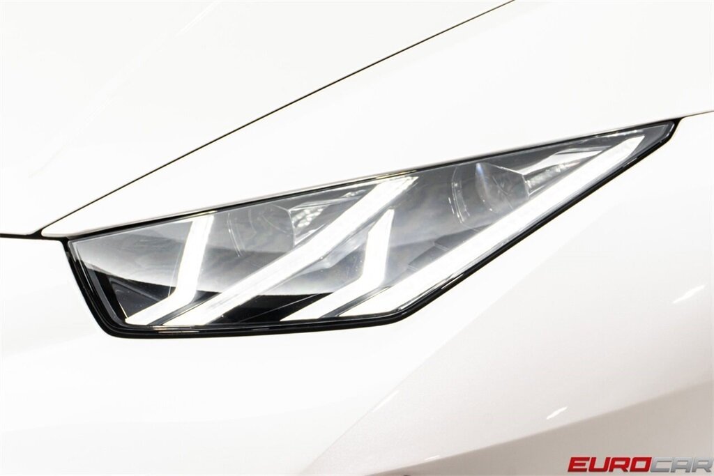 2022 Lamborghini Huracan EVO AWD  *ONLY 1900 MILES * RARE AWD EVO* - Photo 11 - Costa Mesa, CA 92626