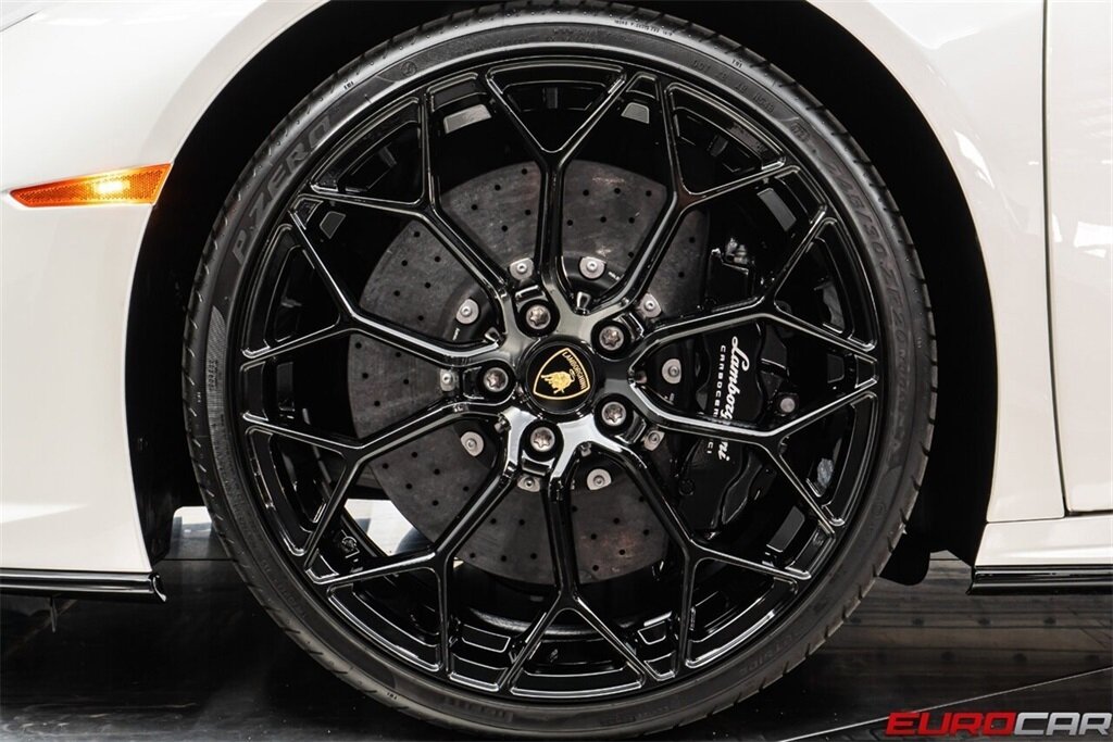 2022 Lamborghini Huracan EVO AWD  *ONLY 1900 MILES * RARE AWD EVO* - Photo 22 - Costa Mesa, CA 92626