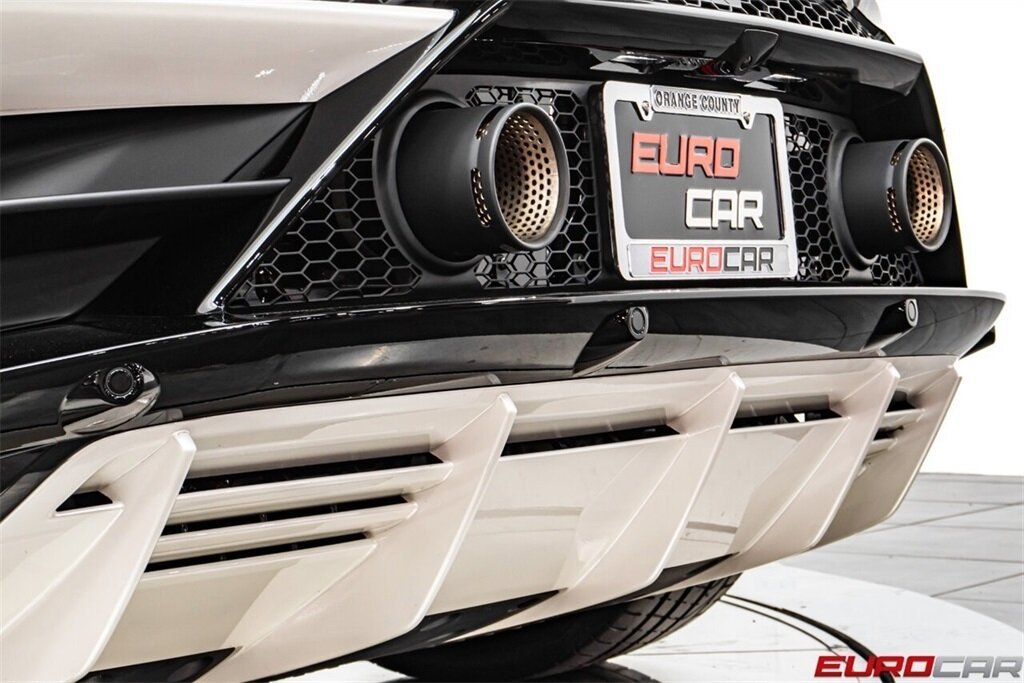 2022 Lamborghini Huracan EVO AWD  *ONLY 1900 MILES * RARE AWD EVO* - Photo 21 - Costa Mesa, CA 92626
