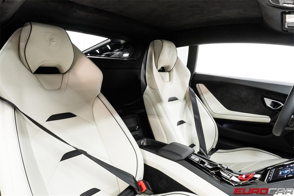 2022 Lamborghini Huracan EVO AWD  *ONLY 1900 MILES * RARE AWD EVO* - Photo 37 - Costa Mesa, CA 92626