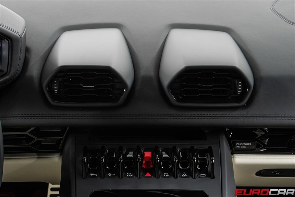 2022 Lamborghini Huracan EVO AWD  *ONLY 1900 MILES * RARE AWD EVO* - Photo 30 - Costa Mesa, CA 92626