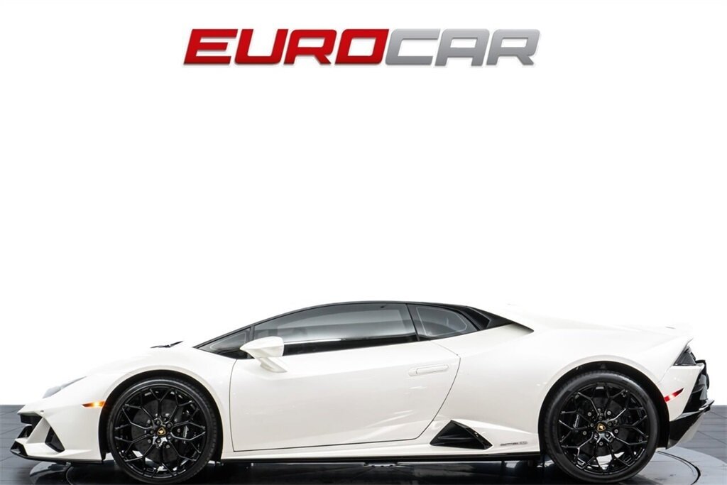 2022 Lamborghini Huracan EVO AWD  *ONLY 1900 MILES * RARE AWD EVO* - Photo 2 - Costa Mesa, CA 92626