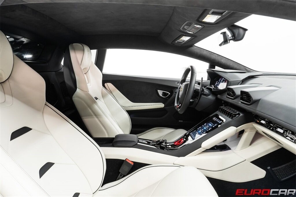 2022 Lamborghini Huracan EVO AWD  *ONLY 1900 MILES * RARE AWD EVO* - Photo 36 - Costa Mesa, CA 92626