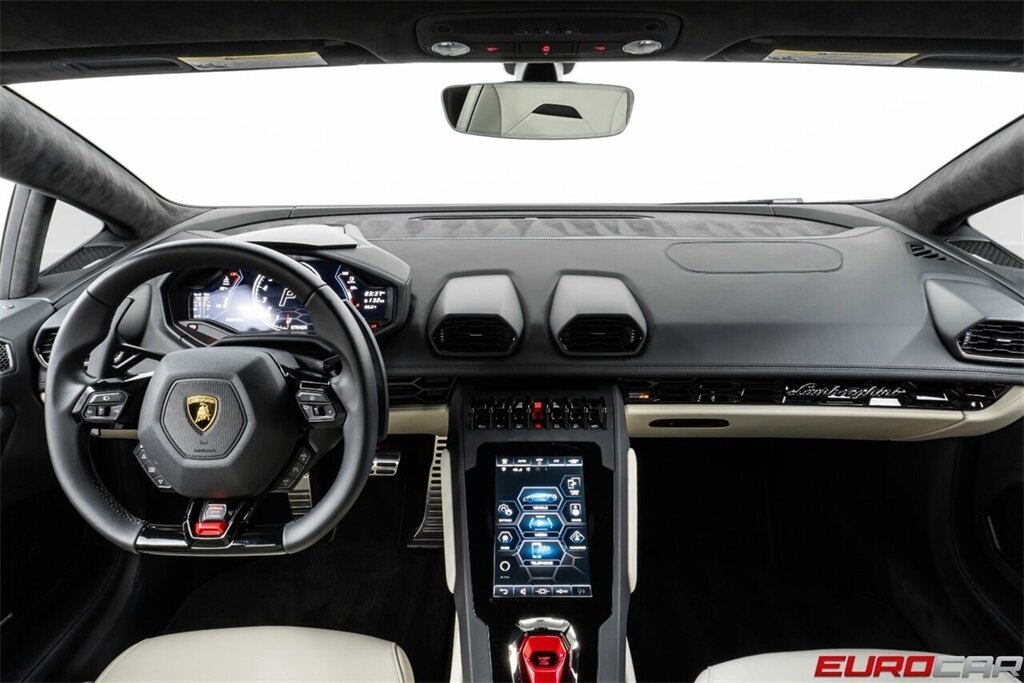 2022 Lamborghini Huracan EVO AWD  *ONLY 1900 MILES * RARE AWD EVO* - Photo 26 - Costa Mesa, CA 92626