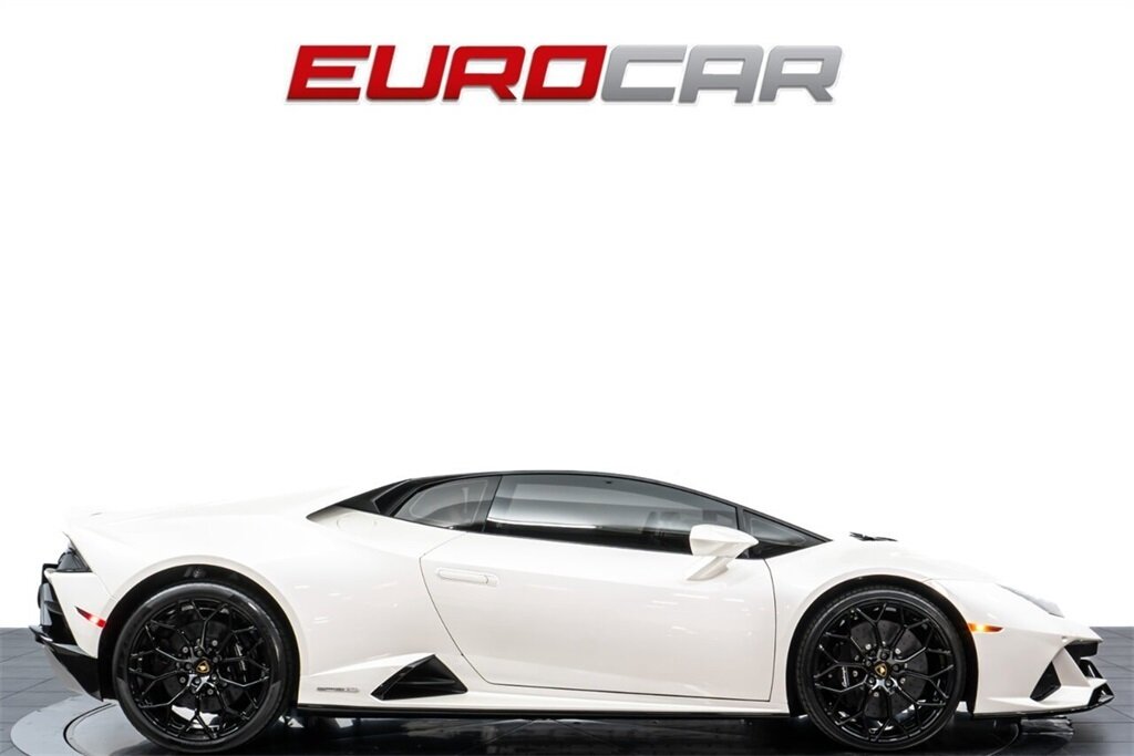 2022 Lamborghini Huracan EVO AWD  *ONLY 1900 MILES * RARE AWD EVO* - Photo 6 - Costa Mesa, CA 92626