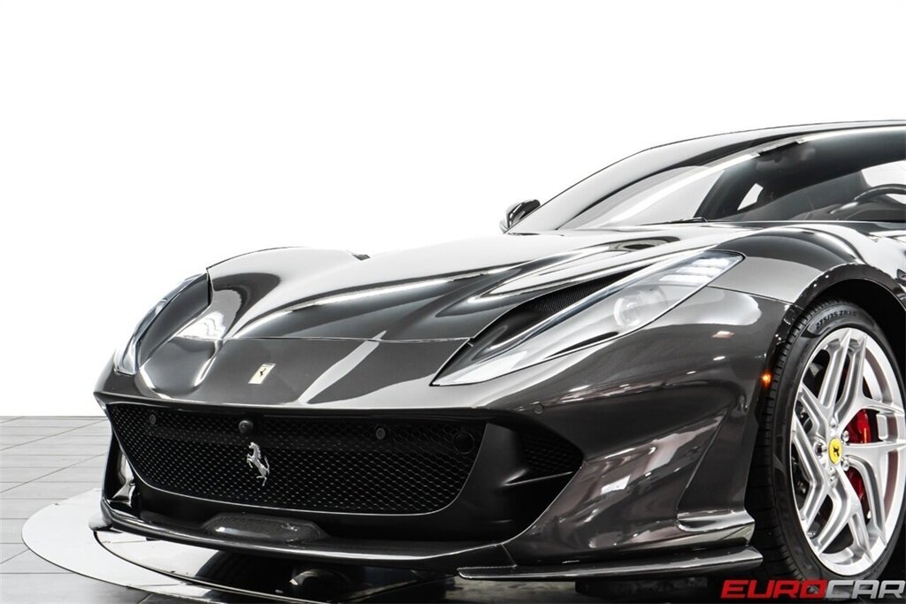 2019 Ferrari 812 Superfast  *FERRARI HISTORICAL PAINT * CARBON FIBER* - Photo 13 - Costa Mesa, CA 92626