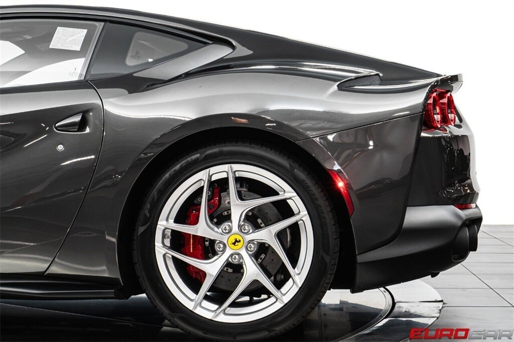 2019 Ferrari 812 Superfast  *FERRARI HISTORICAL PAINT * CARBON FIBER* - Photo 16 - Costa Mesa, CA 92626