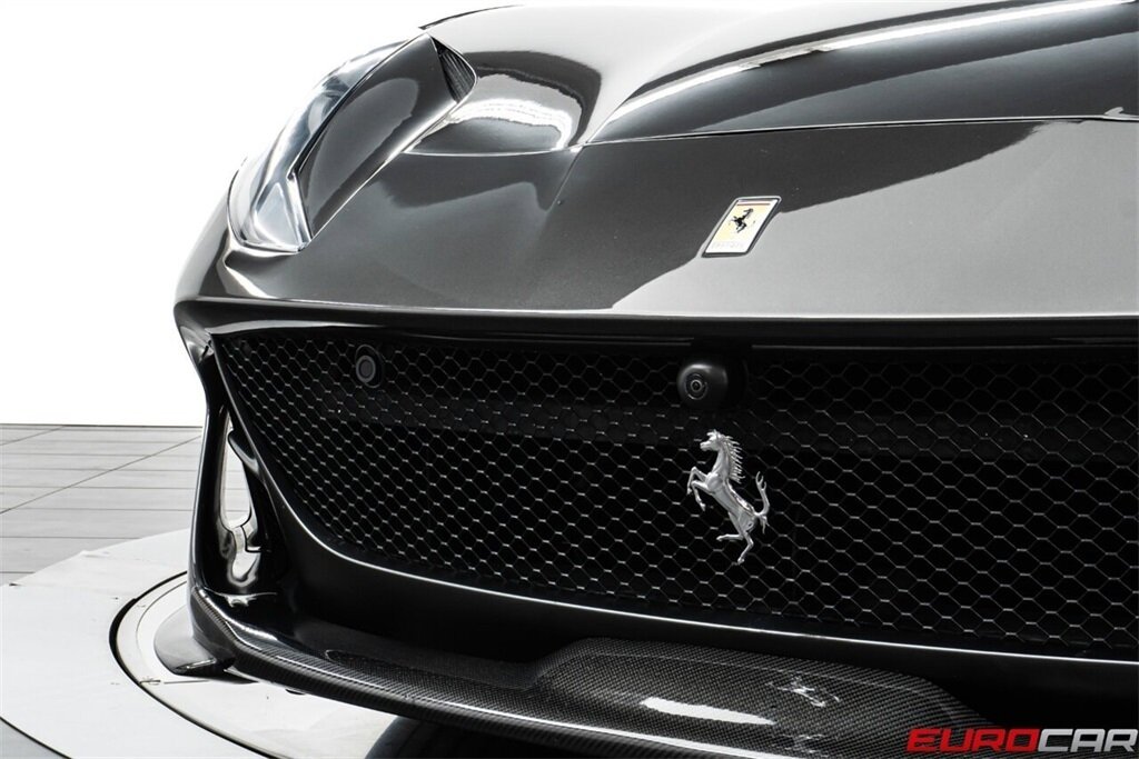 2019 Ferrari 812 Superfast  *FERRARI HISTORICAL PAINT * CARBON FIBER* - Photo 11 - Costa Mesa, CA 92626