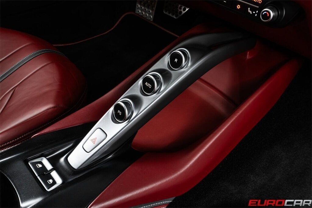 2019 Ferrari 812 Superfast  *FERRARI HISTORICAL PAINT * CARBON FIBER* - Photo 34 - Costa Mesa, CA 92626