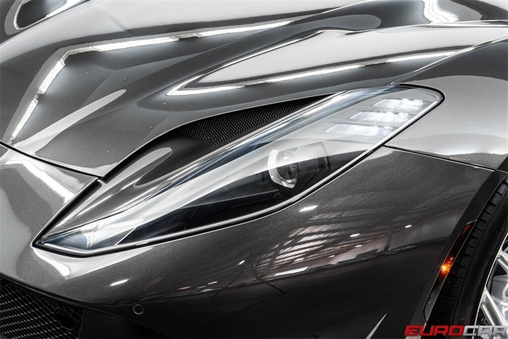 2019 Ferrari 812 Superfast  *FERRARI HISTORICAL PAINT * CARBON FIBER* - Photo 10 - Costa Mesa, CA 92626