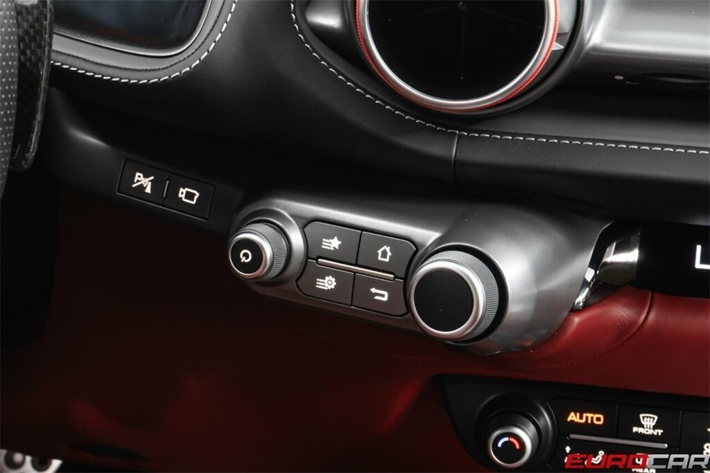 2019 Ferrari 812 Superfast  *FERRARI HISTORICAL PAINT * CARBON FIBER* - Photo 32 - Costa Mesa, CA 92626