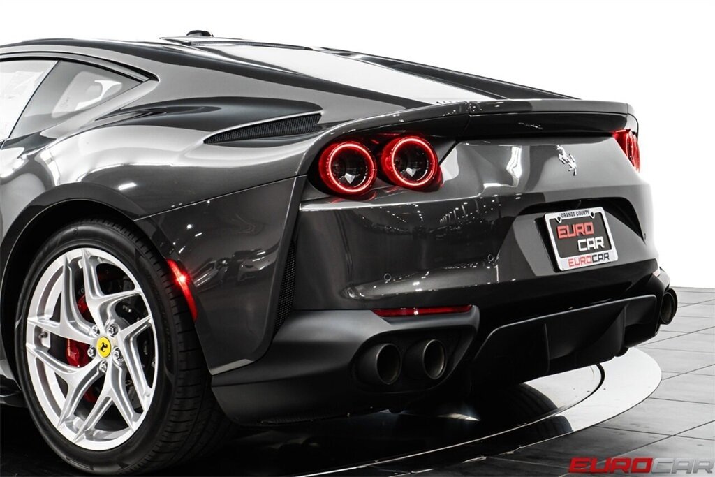 2019 Ferrari 812 Superfast  *FERRARI HISTORICAL PAINT * CARBON FIBER* - Photo 17 - Costa Mesa, CA 92626