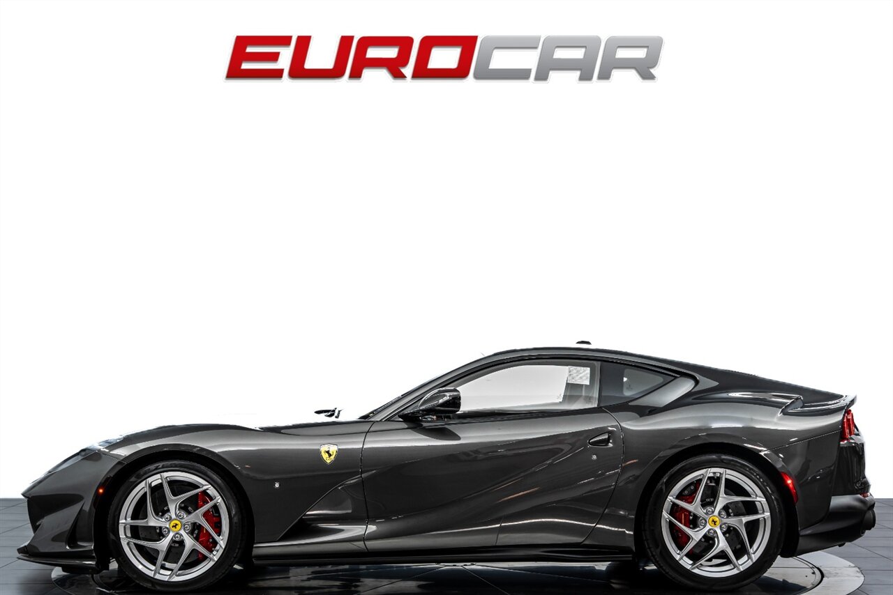 2019 Ferrari 812 Superfast *FERRARI HISTORICAL PAINT * CARBON FIBER* - Photo 2 - Costa Mesa, CA 92626