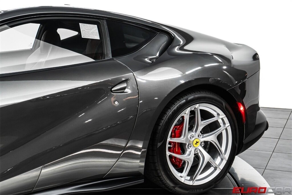 2019 Ferrari 812 Superfast  *FERRARI HISTORICAL PAINT * CARBON FIBER* - Photo 15 - Costa Mesa, CA 92626