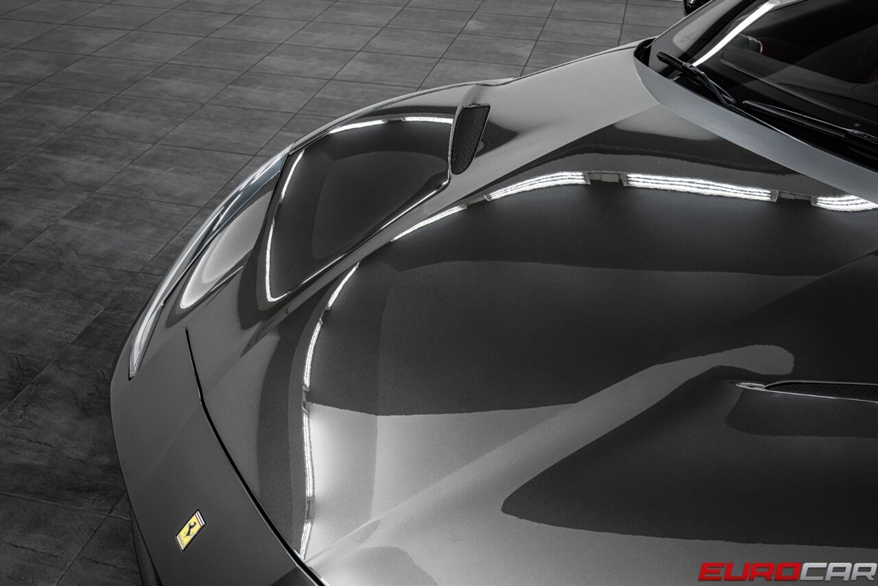 2019 Ferrari 812 Superfast *FERRARI HISTORICAL PAINT * CARBON FIBER* - Photo 9 - Costa Mesa, CA 92626