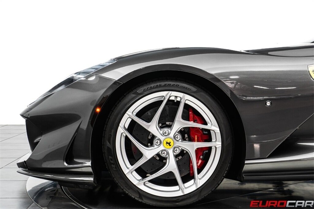 2019 Ferrari 812 Superfast  *FERRARI HISTORICAL PAINT * CARBON FIBER* - Photo 14 - Costa Mesa, CA 92626