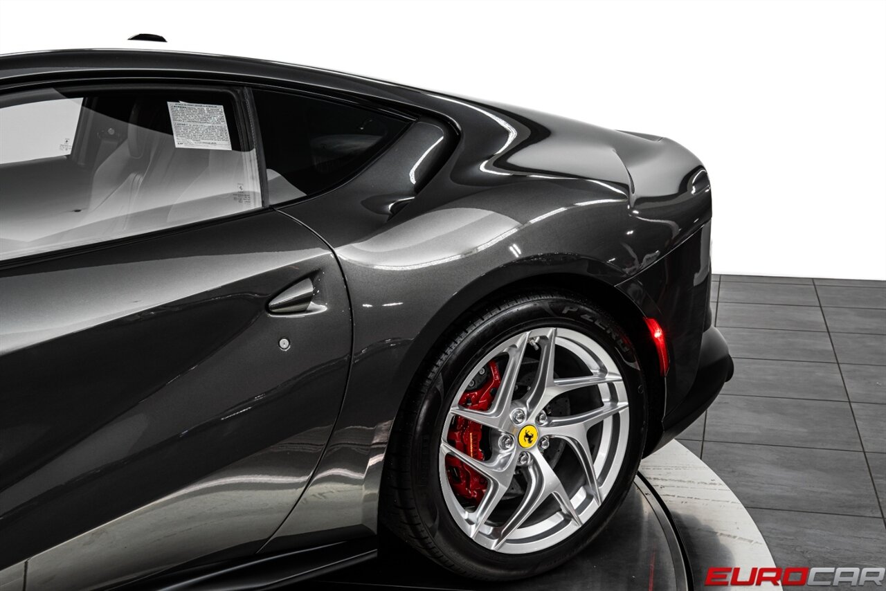 2019 Ferrari 812 Superfast *FERRARI HISTORICAL PAINT * CARBON FIBER* - Photo 14 - Costa Mesa, CA 92626