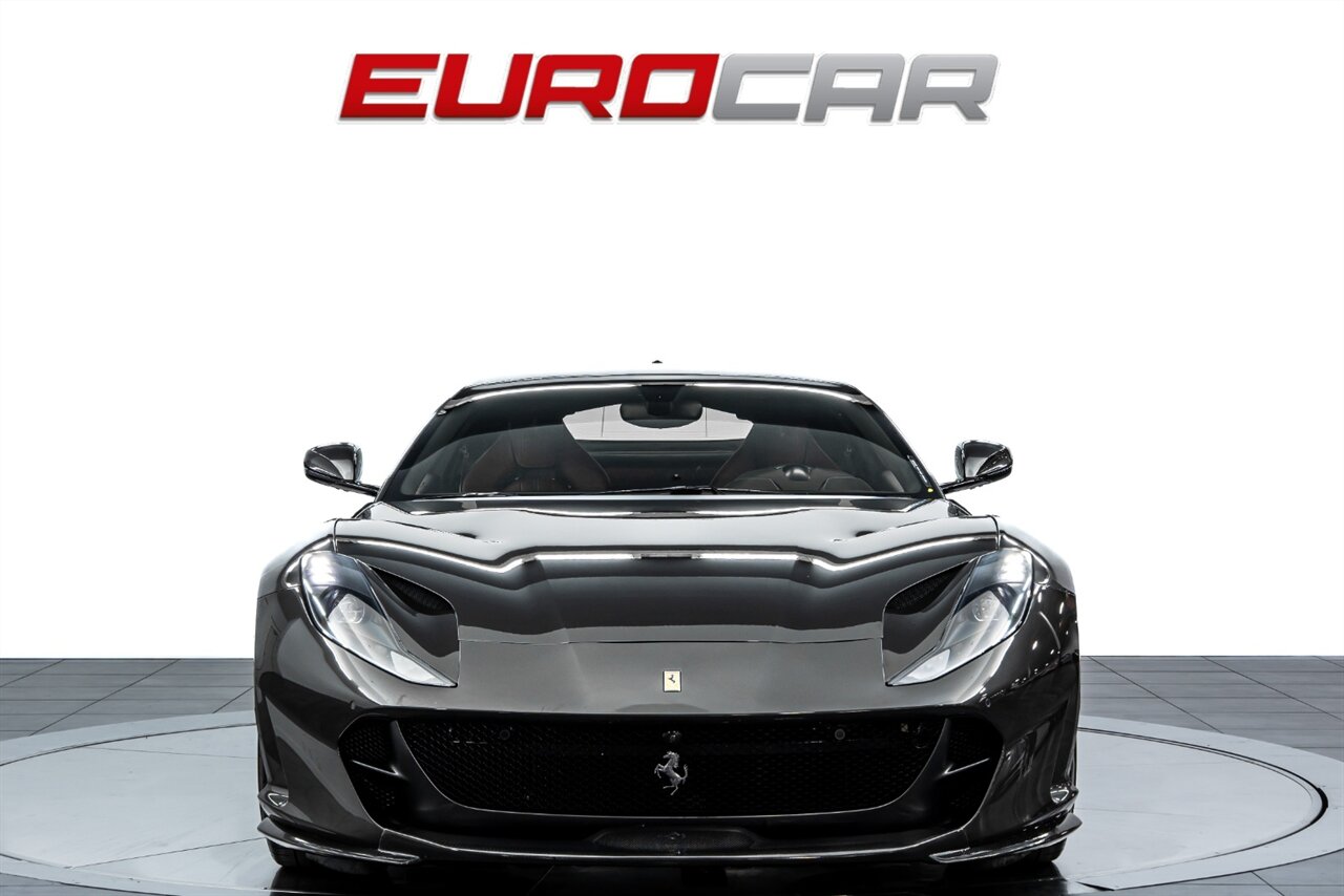 2019 Ferrari 812 Superfast *FERRARI HISTORICAL PAINT * CARBON FIBER* - Photo 8 - Costa Mesa, CA 92626