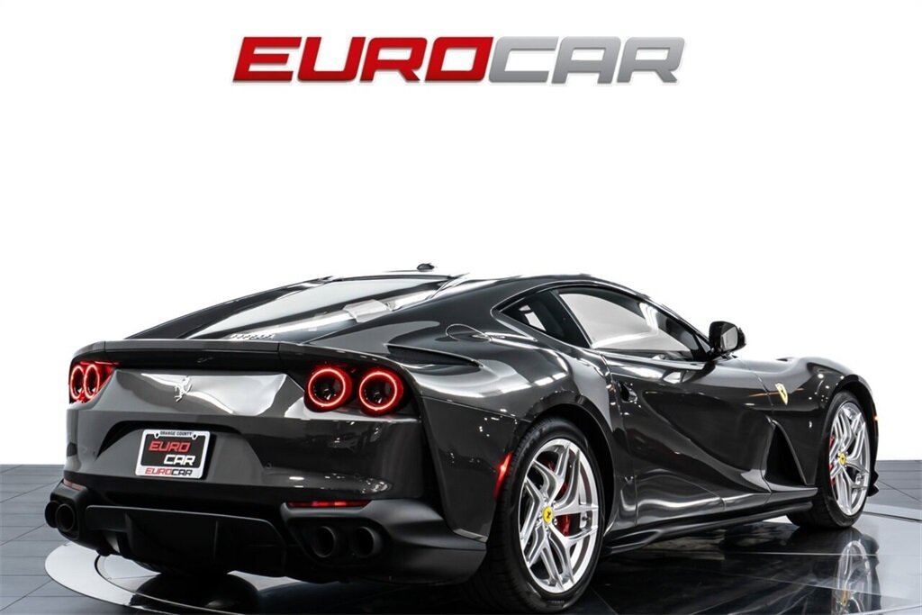 2019 Ferrari 812 Superfast  *FERRARI HISTORICAL PAINT * CARBON FIBER* - Photo 5 - Costa Mesa, CA 92626