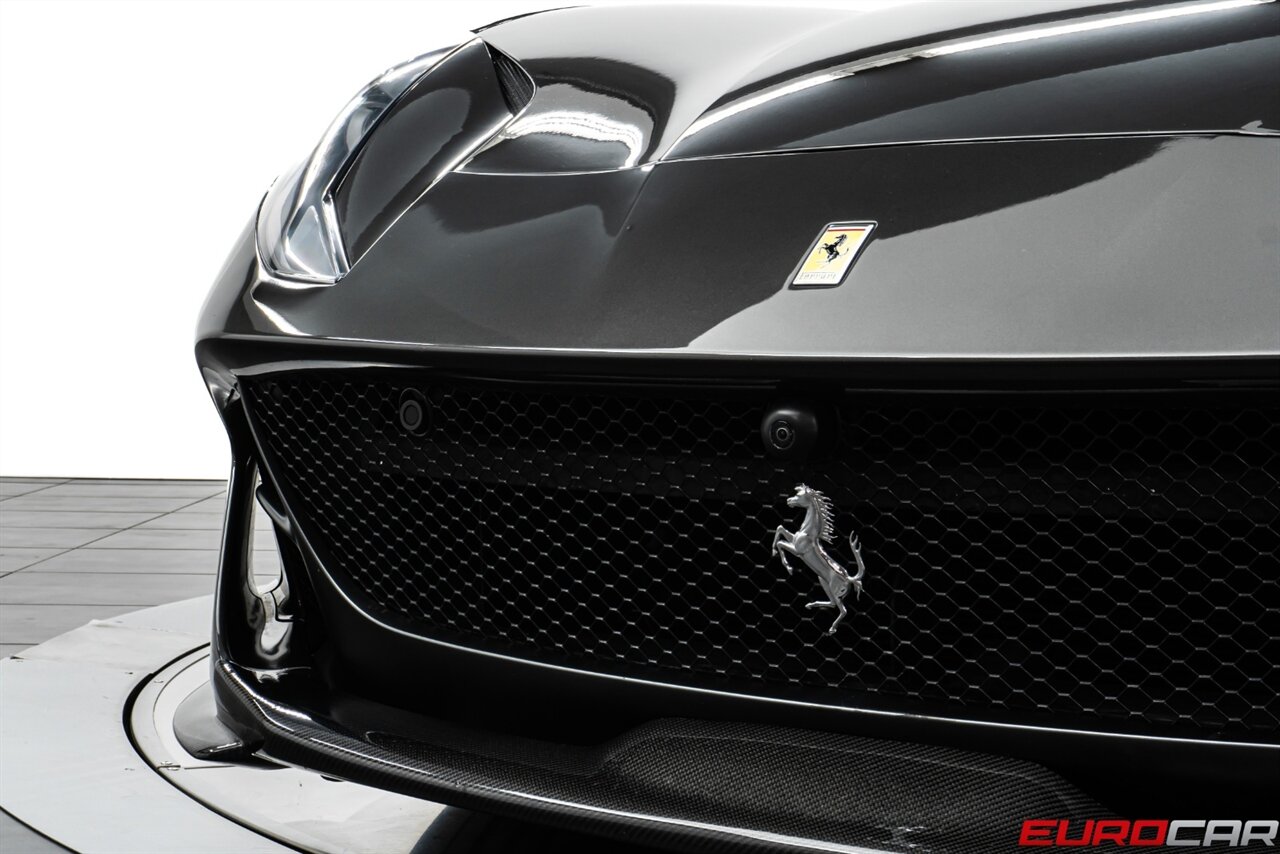 2019 Ferrari 812 Superfast *FERRARI HISTORICAL PAINT * CARBON FIBER* - Photo 11 - Costa Mesa, CA 92626