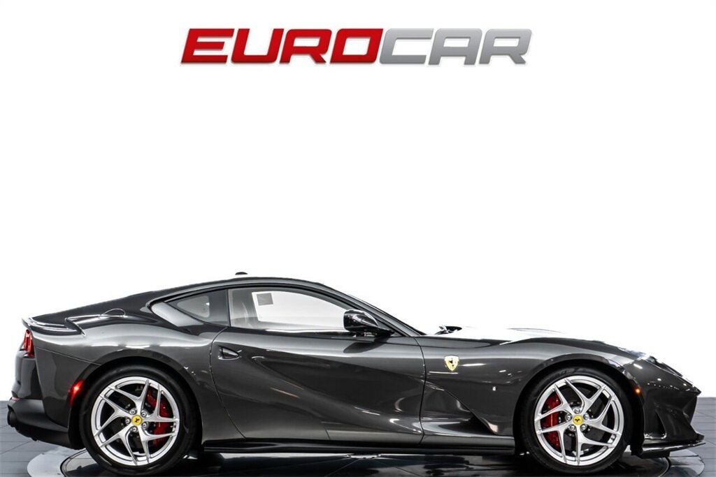2019 Ferrari 812 Superfast  *FERRARI HISTORICAL PAINT * CARBON FIBER* - Photo 6 - Costa Mesa, CA 92626