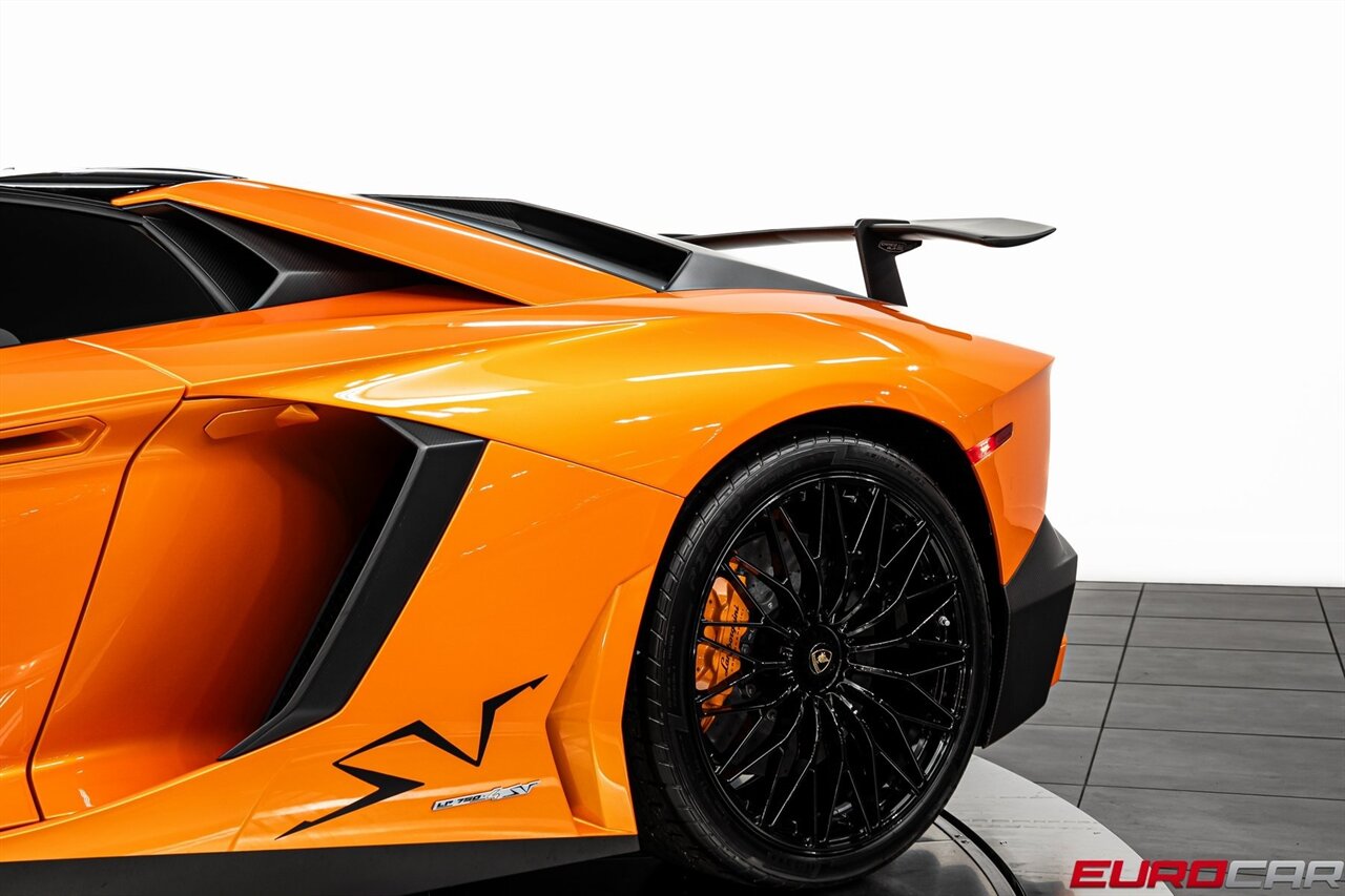 2016 Lamborghini Aventador LP750-4 SuperVeloce *HUGE CARBON OPTIONS* - Photo 22 - Costa Mesa, CA 92626
