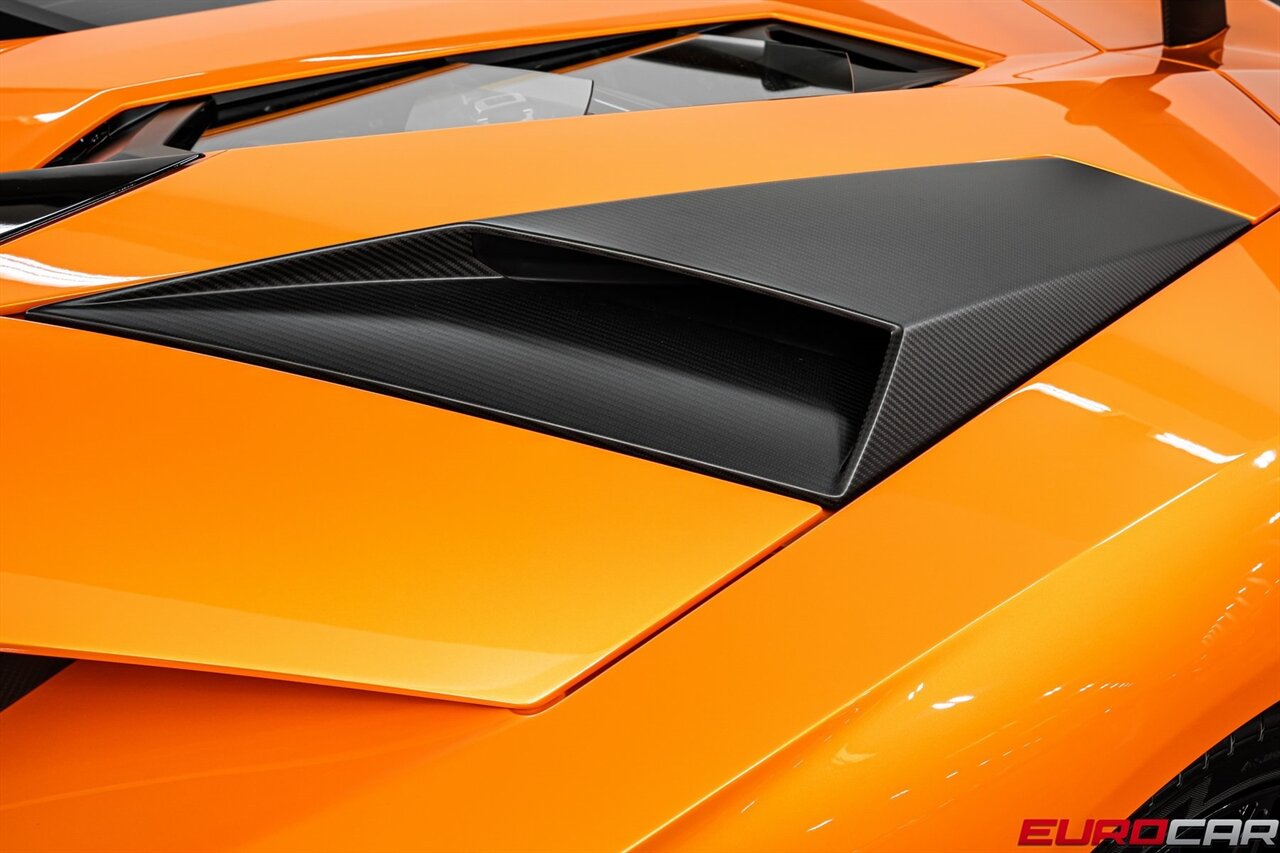 2016 Lamborghini Aventador LP750-4 SuperVeloce *HUGE CARBON OPTIONS* - Photo 19 - Costa Mesa, CA 92626