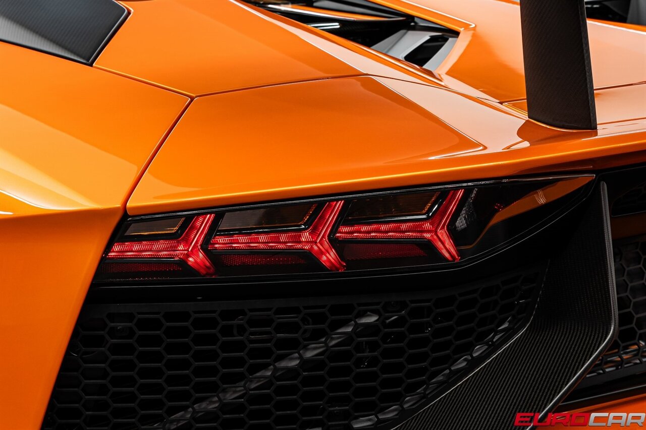 2016 Lamborghini Aventador LP750-4 SuperVeloce *HUGE CARBON OPTIONS* - Photo 27 - Costa Mesa, CA 92626